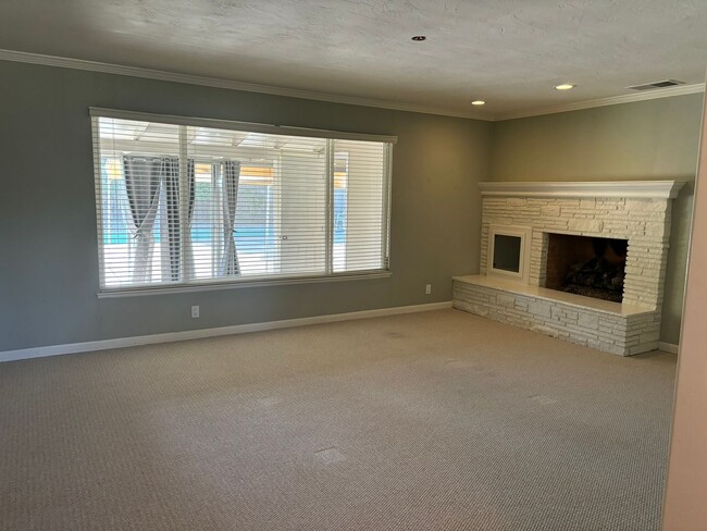Building Photo - Gorgeous 4 bed/3 bath home in Walnut Creek