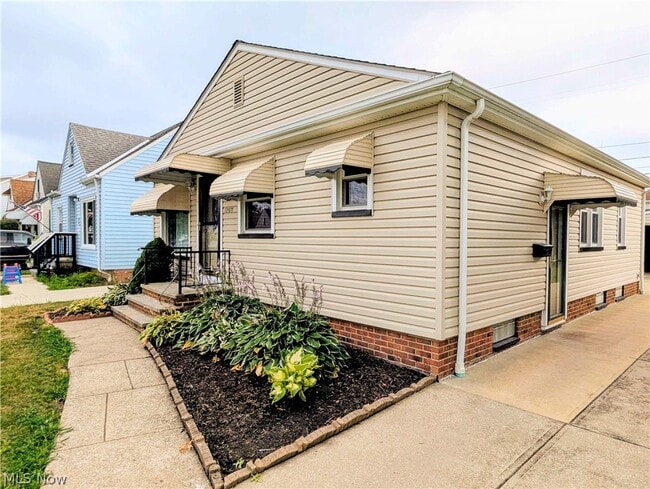 Building Photo - 3207 Wellington Ave