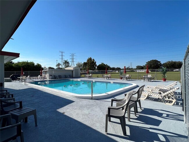 Foto del edificio - 5954 140th Terrace N
