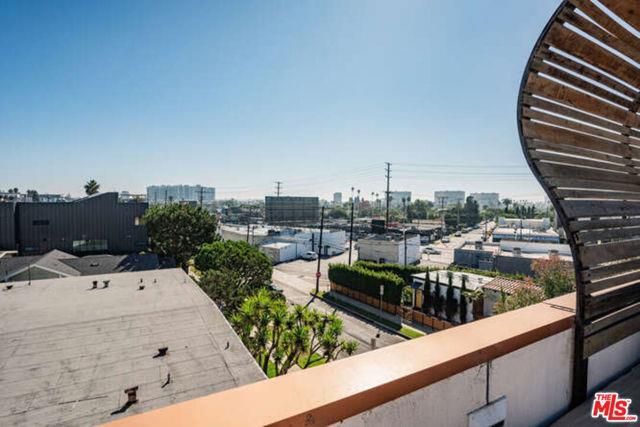 Primary Photo - 2452 Penmar Ave