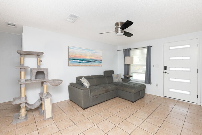 Building Photo - 1041 Jadewood Ave
