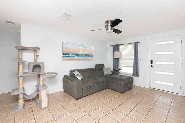 Foto del edificio - 1041 Jadewood Ave