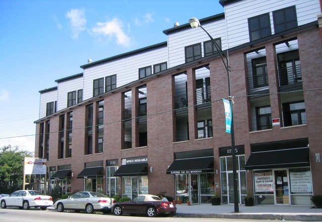 Building Photo - Shoppes on Clybourn