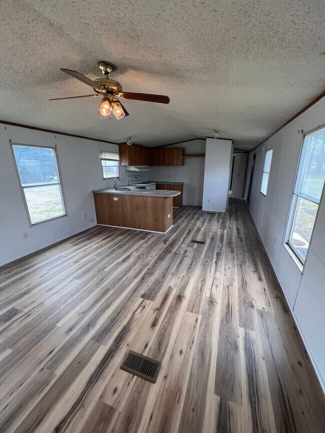 Foto del edificio - Mobile Home with 2 Bed 1 Bath in Benton