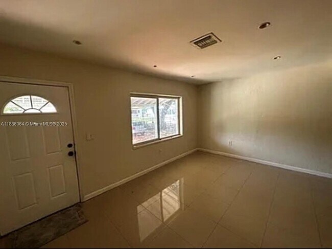 Foto del edificio - 8931 NW 16th Ave