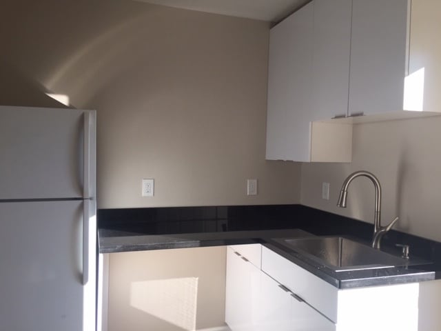 Modern designed Italian kitchen - 5272 Yorkton Way