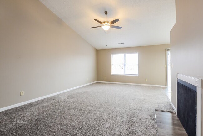 Building Photo - 748 Hollowood Ln