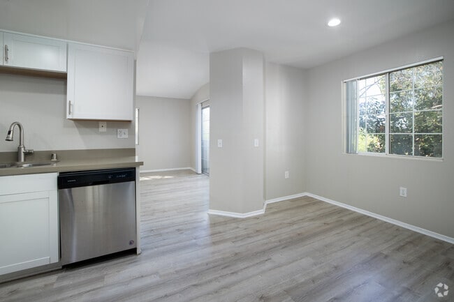 2BR, 2BA - 1,000SF - Dining Room - Sunset View