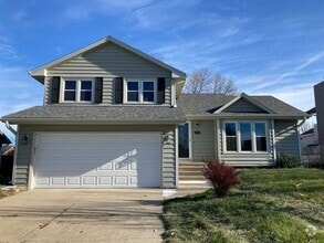 Building Photo - 109 SW Meadowlark Ct