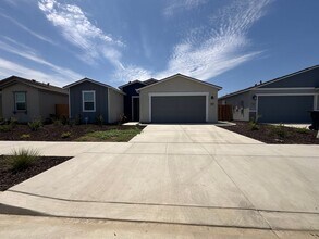 Building Photo - 4035 W Sunnyview Ave