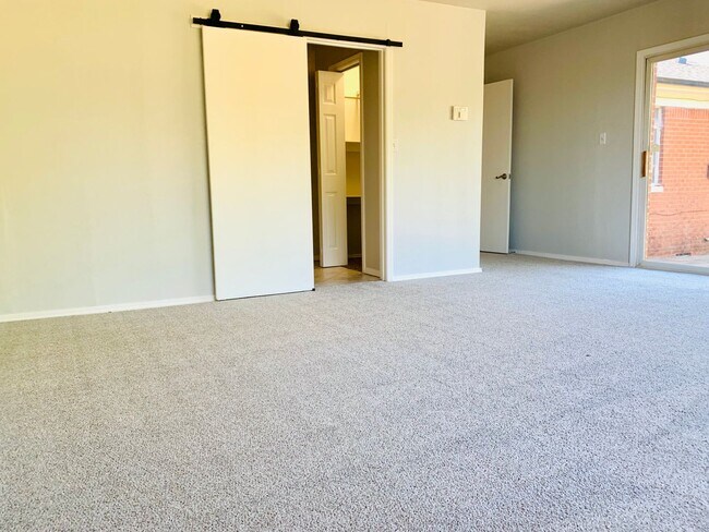 Foto del edificio - Awesome 3BD 2BA Home with HUGE Primary Bedroom in Lakewood Addition!!