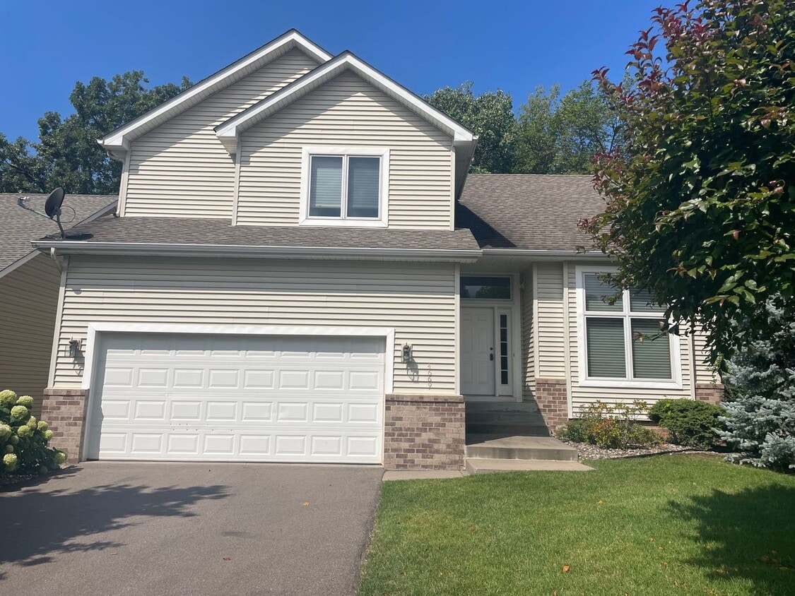 Primary Photo - Amazing Eagan SFH w/Open Concept, and Outs...