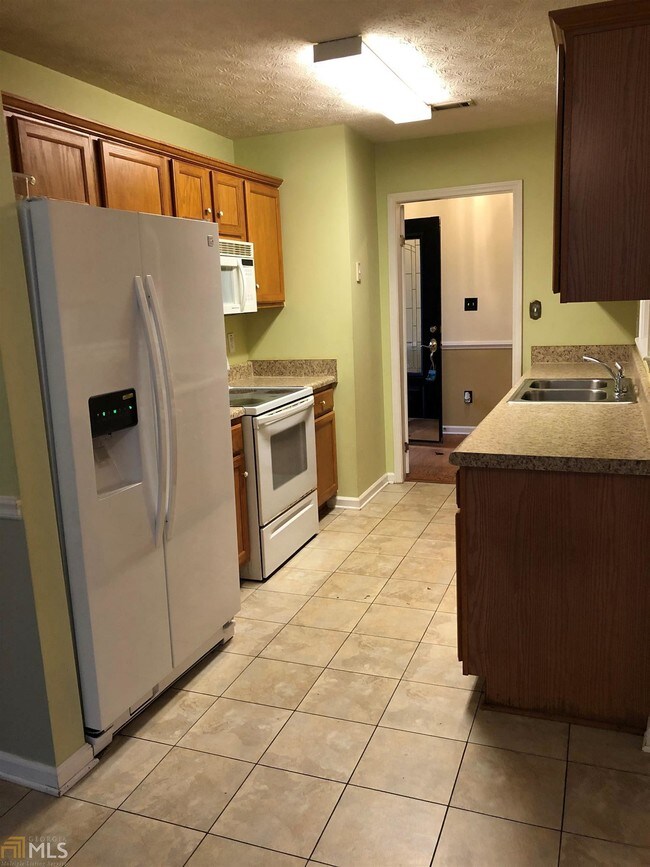 Building Photo - 120 Oakview Trce