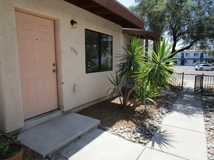 909 E Adams St, Tucson, AZ 85719 Townhome Rentals in Tucson AZ