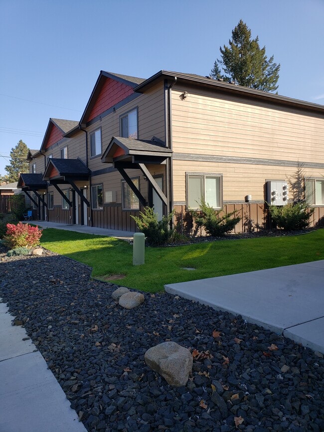 Building Photo - 869 W Alice Ave