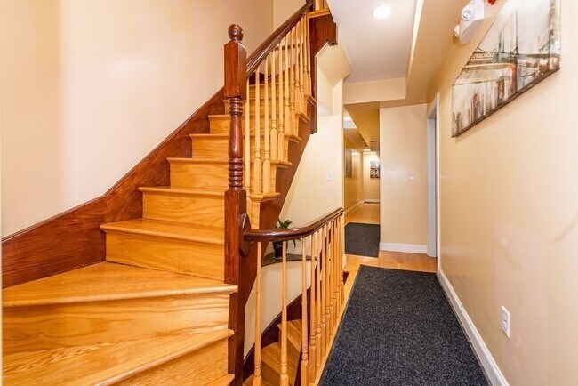 Building Photo - 629 Tremont St