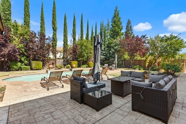 Building Photo - Beautiful Rocklin Home with a Pool!