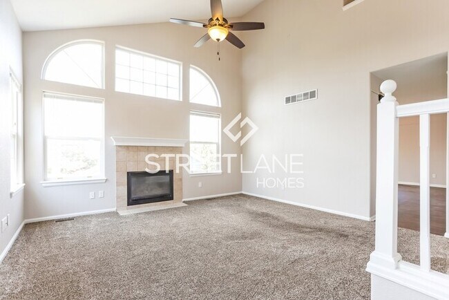Foto del edificio - REDUCED! - Now offering 1-month free off f...