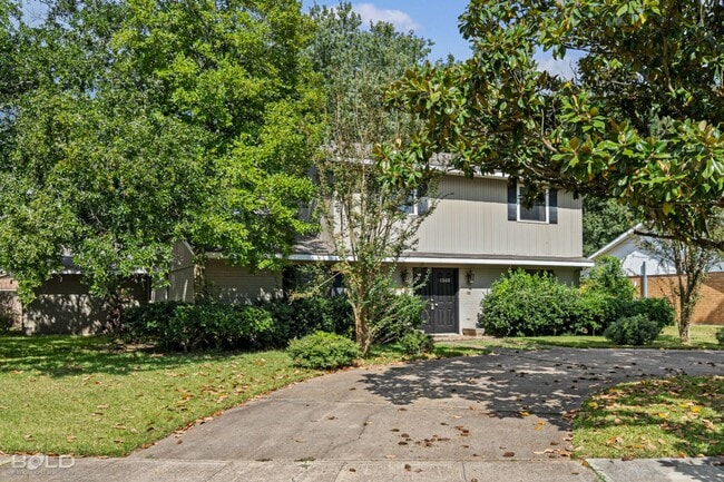 Building Photo - 1502 Suburbia Dr