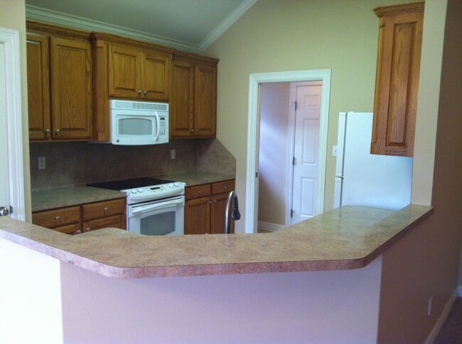 Foto del edificio - DOGWOOD SOUTH-GATED COMMUNITY-NICE HOME-CLOSE TO BAFB