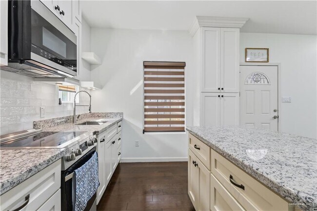 Foto del edificio - 17 Melanie Dr