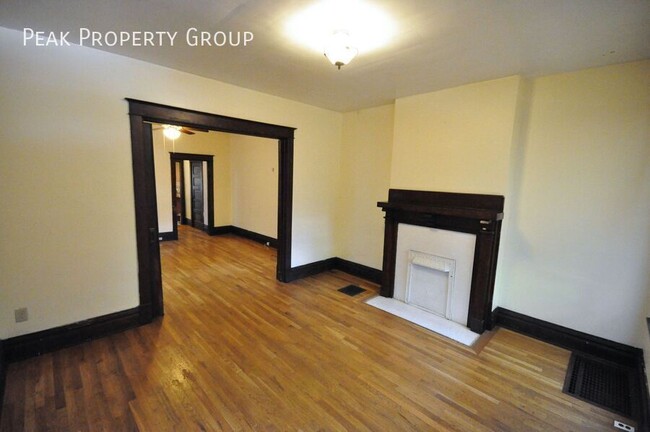 Building Photo - 2074-2078 Summit Street-2074-2078 Summit S...