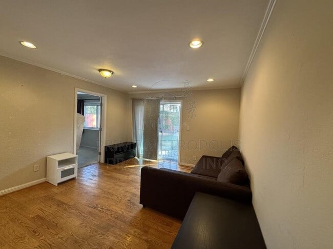 Photo - 60 Surrey Ct House