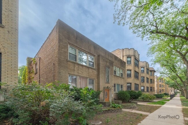 Building Photo - 2041 W Jarvis Ave