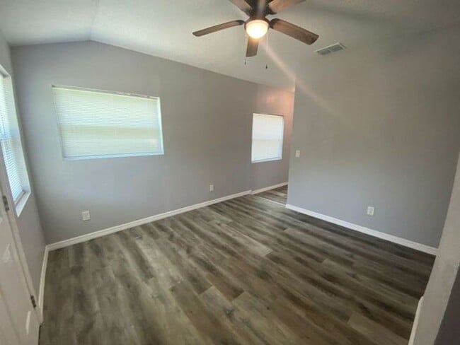 Building Photo - 1 Bedroom 1 Bath Duplex in Ormand Beach fo...