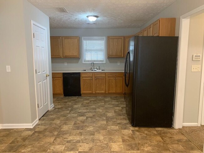 Foto del edificio - Charming 3 BR / 2 BATH Ranch!!