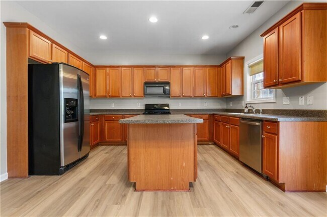 Foto del edificio - 1360 Silvergate Dr