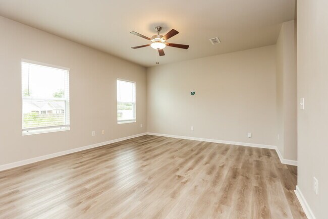Building Photo - 2232 Lismore Dr