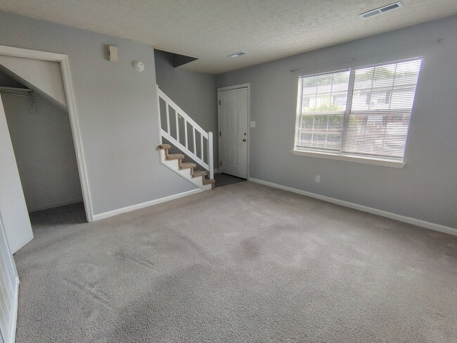 Building Photo - 16 Duiguid Dr
