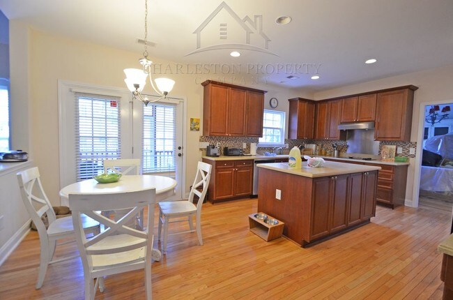 Building Photo - Spacious 4 Bedroom House in West Ashley