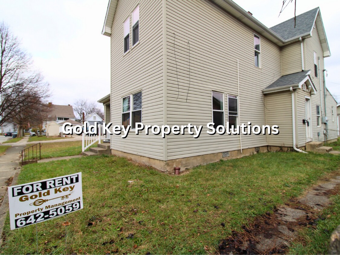 1426 Walnut St Unit 1426 1/2 Walnut, Anderson, IN 46016 Room for Rent