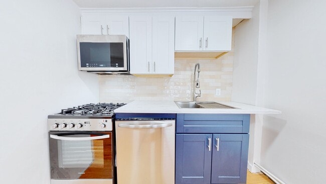 Building Photo - 208 Canner St