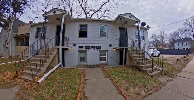 Building Photo - 3D Tour Available - Centrally located 1 be...