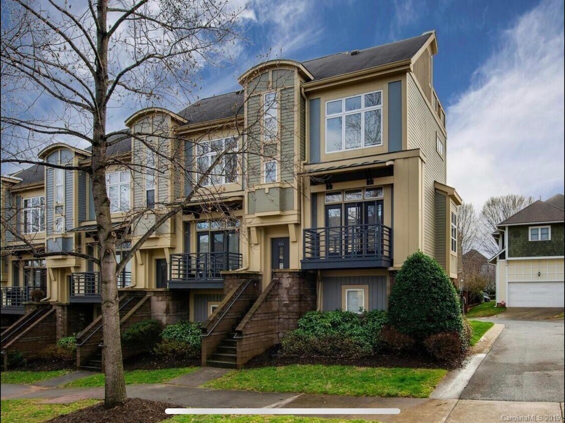 Primary Photo - 931 Garden District Dr