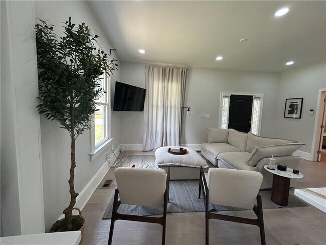 Foto del edificio - 1701 Lanier Dr SW