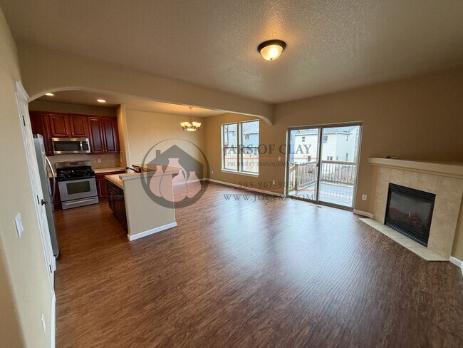 Foto del edificio - Move in Special $600 Off First Months-  Brand New Carpet & Freshly Painted