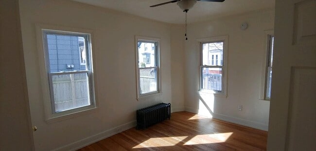 Building Photo - 120 Brackett St