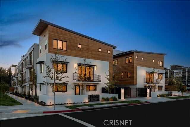Foto principal - 5939 Pickford St