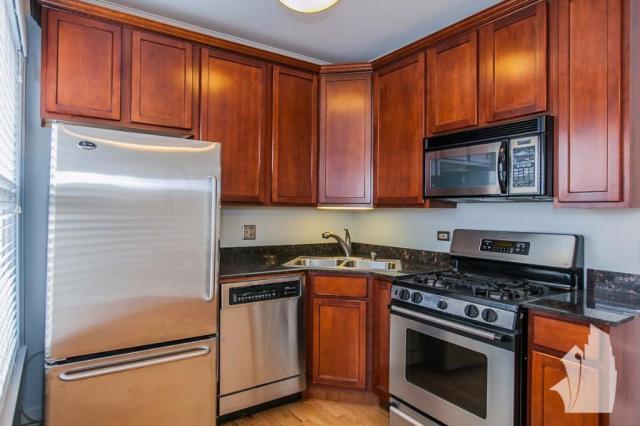 Foto principal - 2 bedroom in Chicago IL 60657