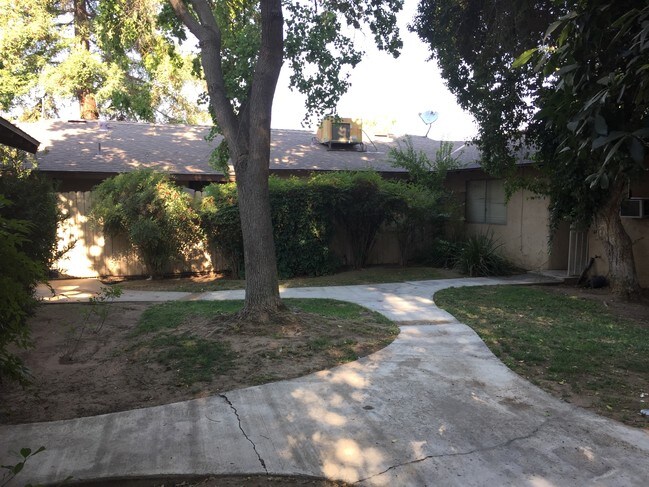 Building Photo - 1220 Sylmar Ave