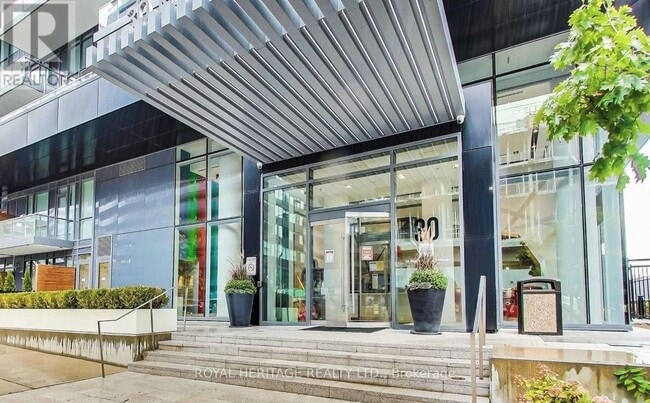 Building Photo - 30 Roehampton Ave