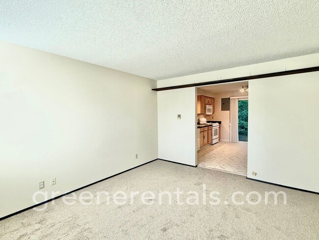 Building Photo - 2-Bedroom 1.5-Bathroom Condo in West Olympia