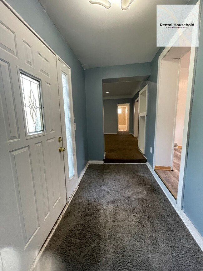 Building Photo - Stunning & Spacious 3-Bedroom Home in Warren!