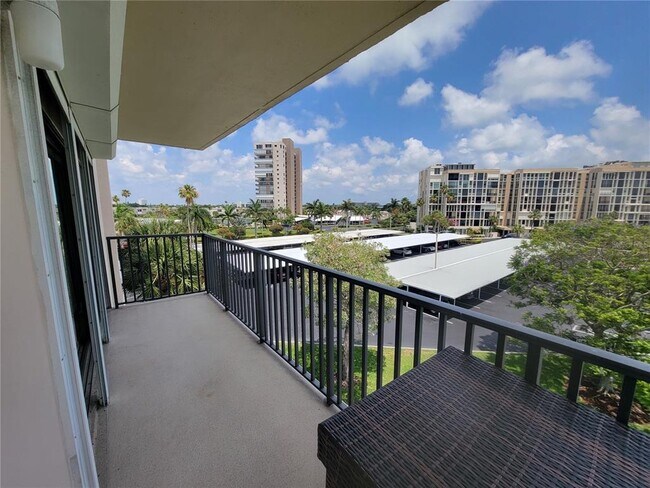 Foto del edificio - 7600 Sun Island Dr S
