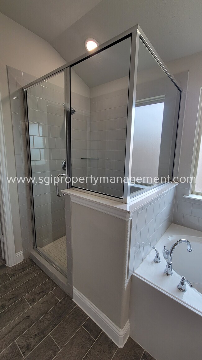 Foto del edificio - 1064 Keswick Dr