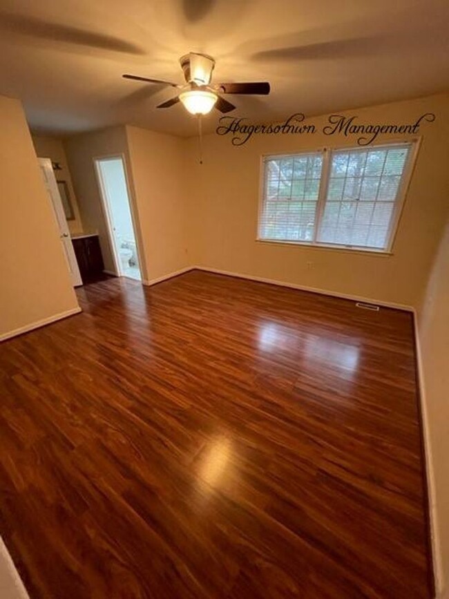 Building Photo - Northgate Townhouse - $1,600.00 includes H...